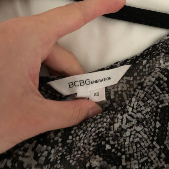 BCBG Black grey print long sleeve romper - Picture 5 of 5